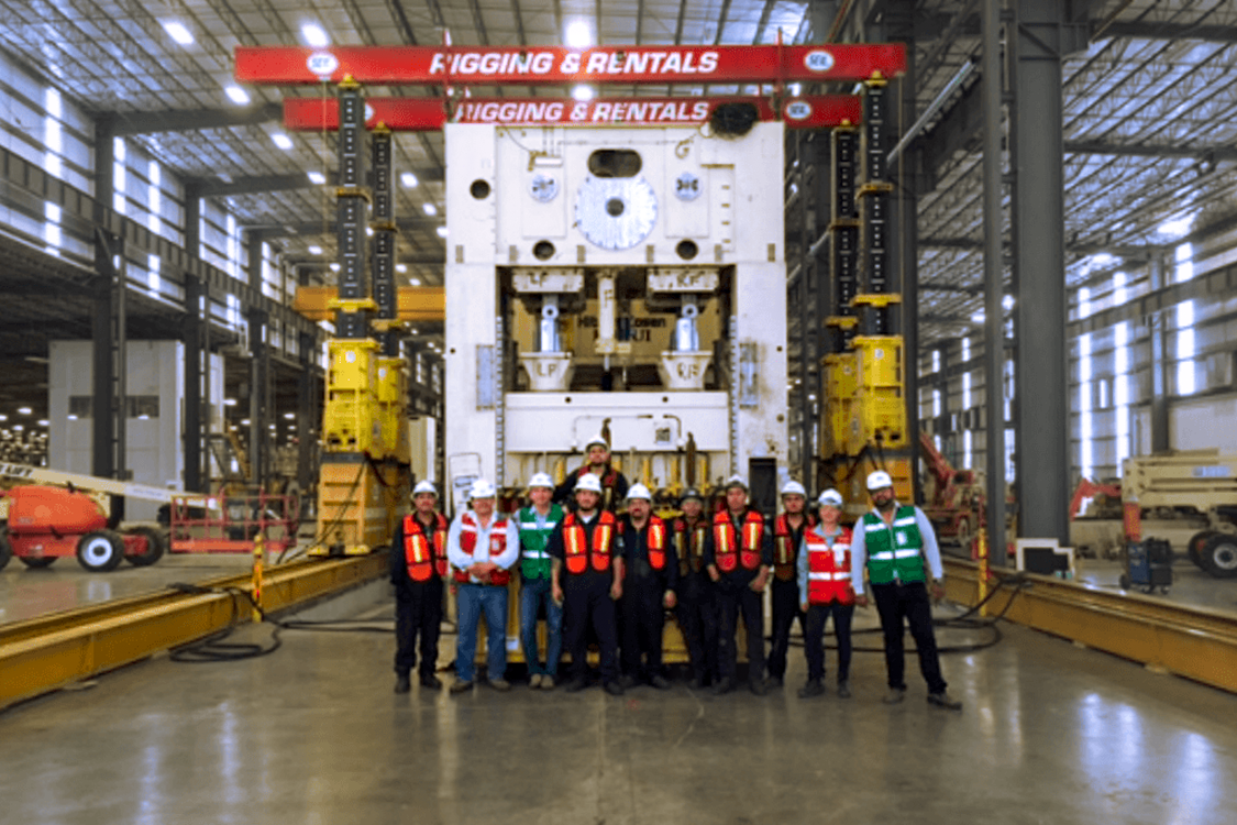 Assembly maneuver of 2,000 ton crown press machinery using 500 ton hydraulic frame.